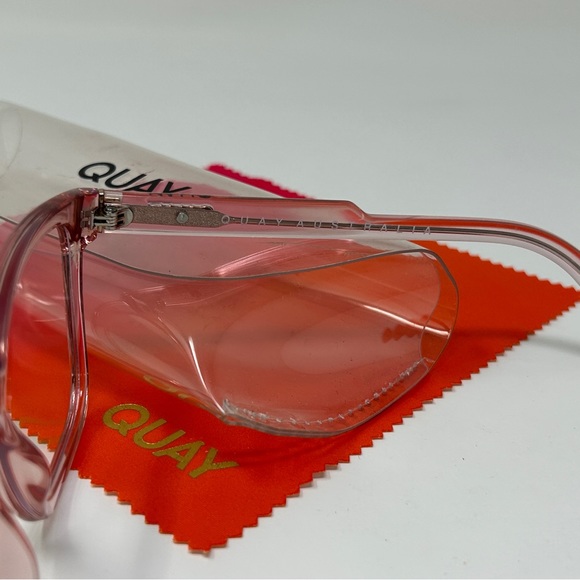 Quay Hardwire crystal pink frame blue light glasses - Picture 5 of 13